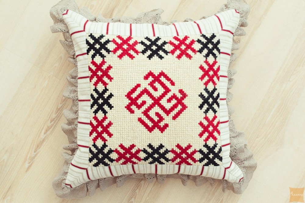 Подушка с древним знаком - Родимич