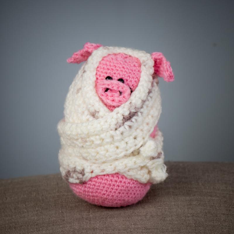 Свинка в шарфике 12 см