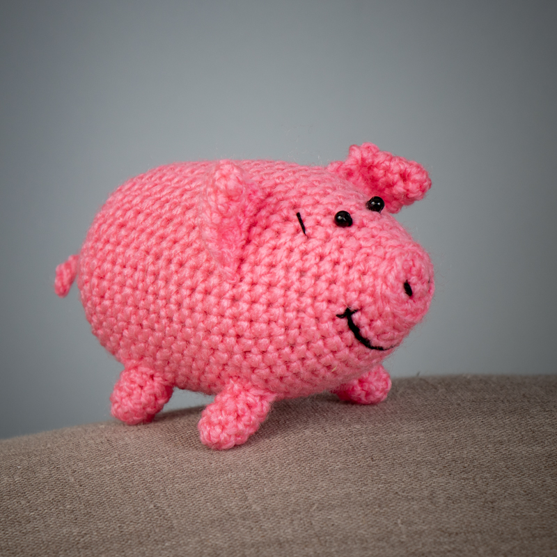 Поросенок розовый вязаный 8 см