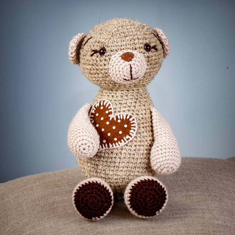 Медвежонок средний с большим сердцем 27 см