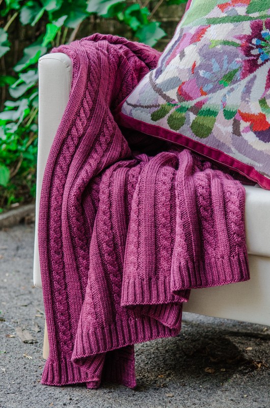 Вязаный плед косы,гладь ежевика