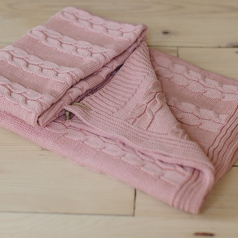 Детский вязаный плед из хлопка розовый