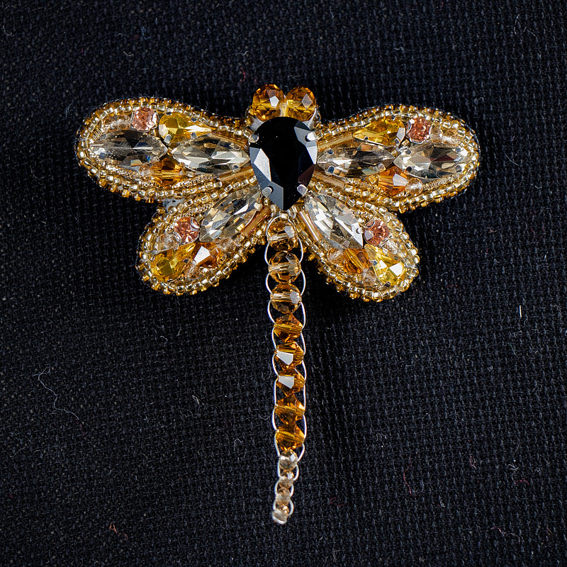 Вышитая брошь янтарная 7 см