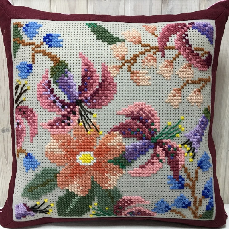 Зачаровані квіти с голубыми колокольчиками