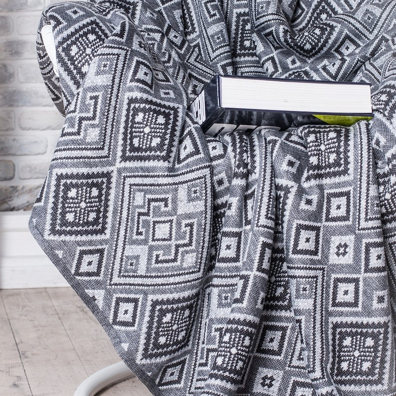 Плед вязаный серый