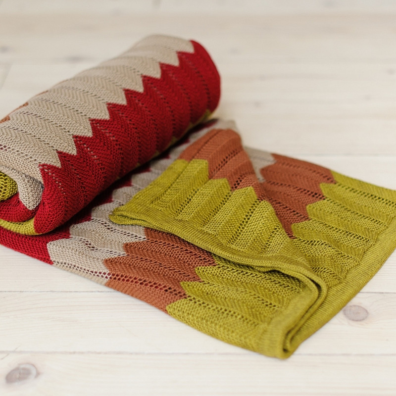 Вязаный плед бордово-горчично-коричневый зигзаг