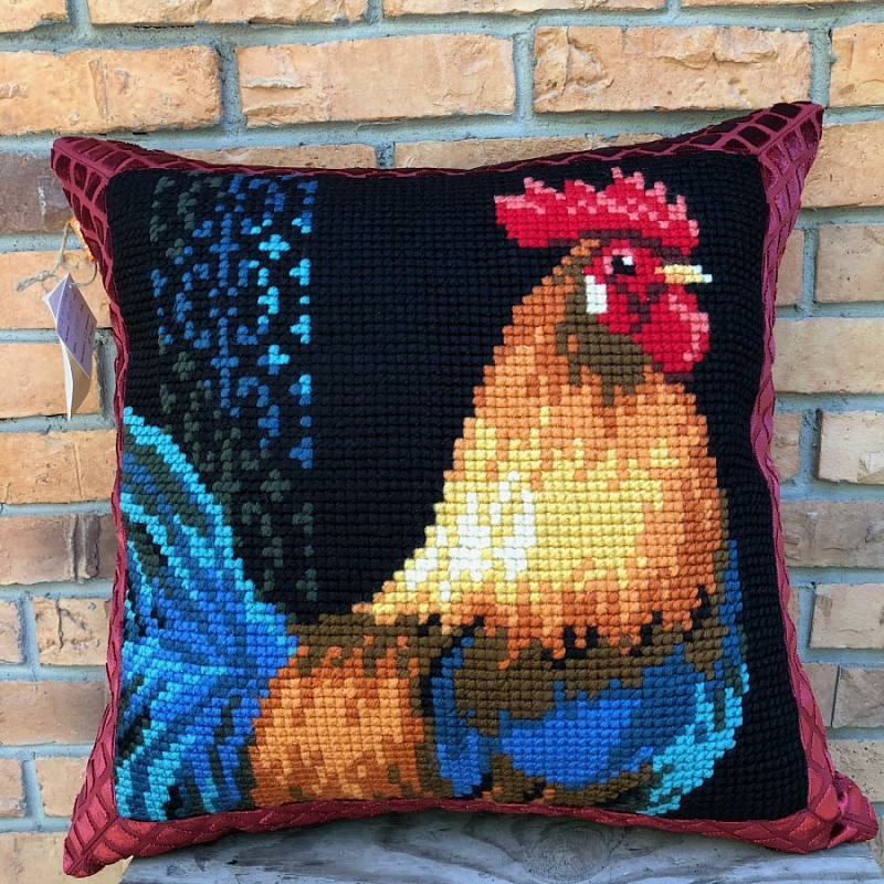 Петух на черном фоне