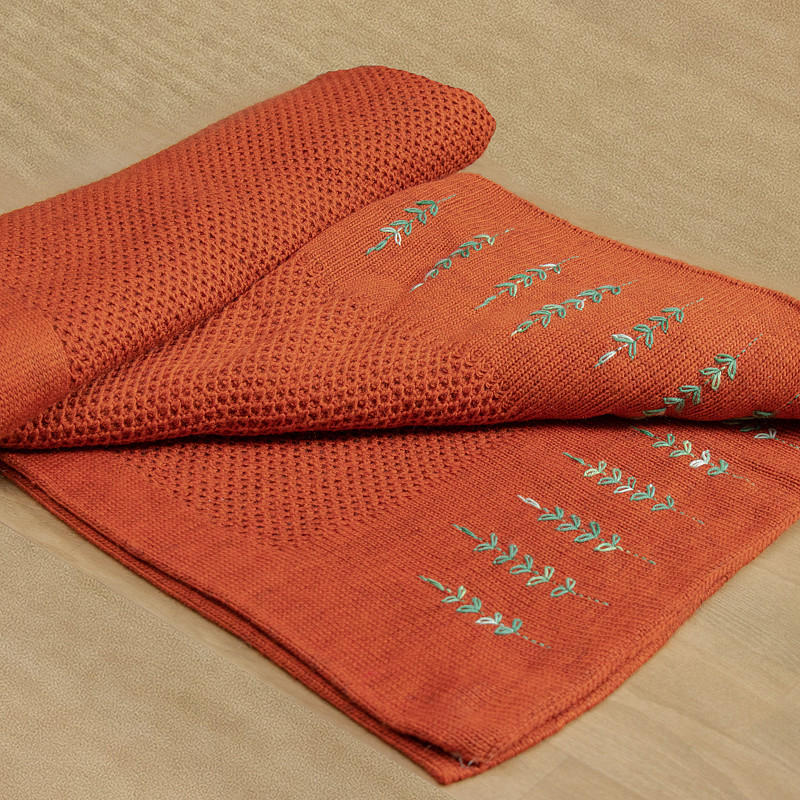 Плед вязаный терракот вышитый вручную 140х180 см