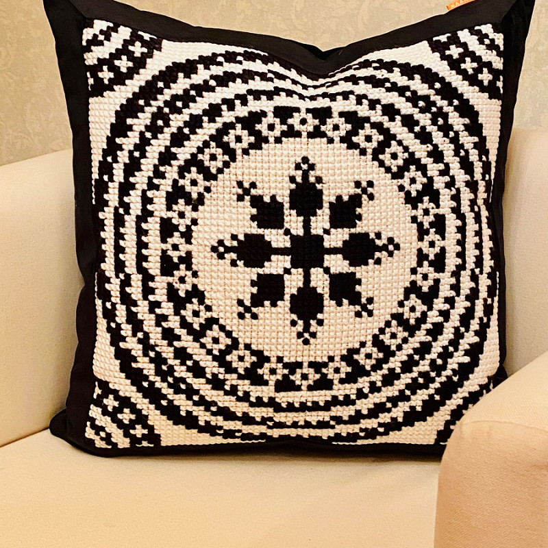 Мандала черное на белом 50х50 см