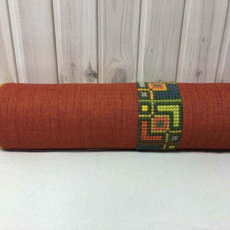 Валик с гуцульской вышивкой 2 60х12 см