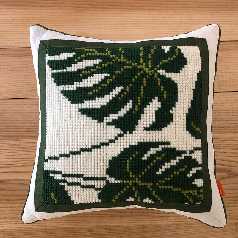 Два листа монстеры в домотканом полотне 40х40 см