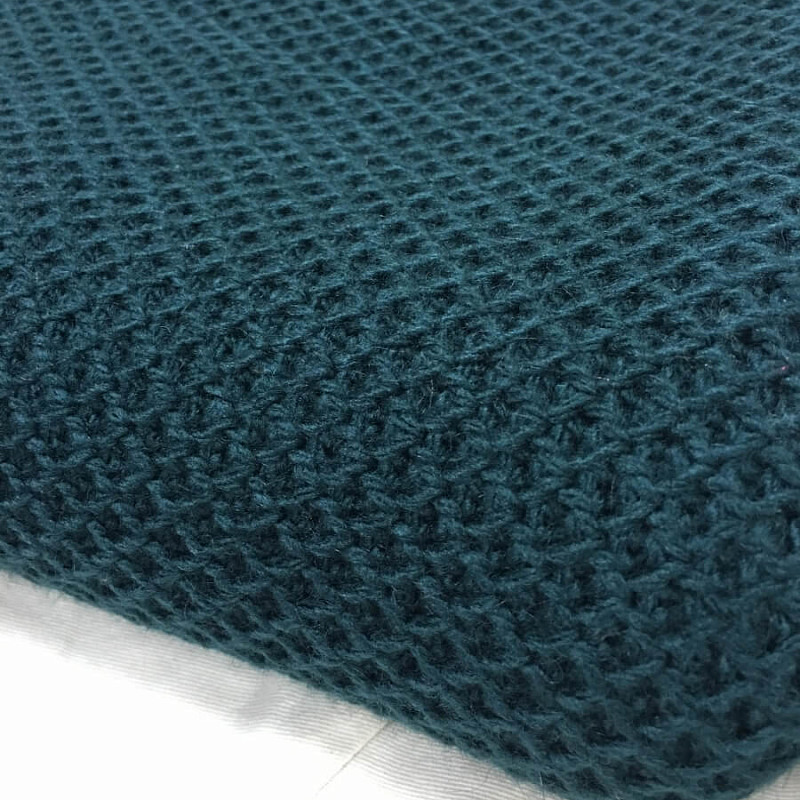 Плед вязаный в соты аквамарин