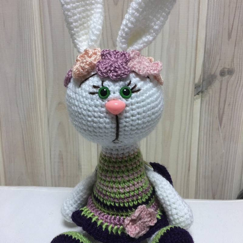 Зайка в веночке бело-салатовая