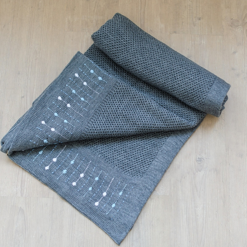 Плед вышитый вручную серый 150х200 см