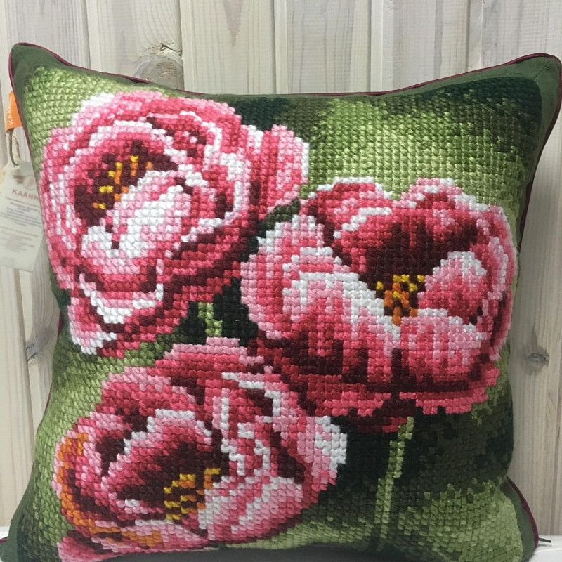 Анемоны ярко-розовые зеленый лен