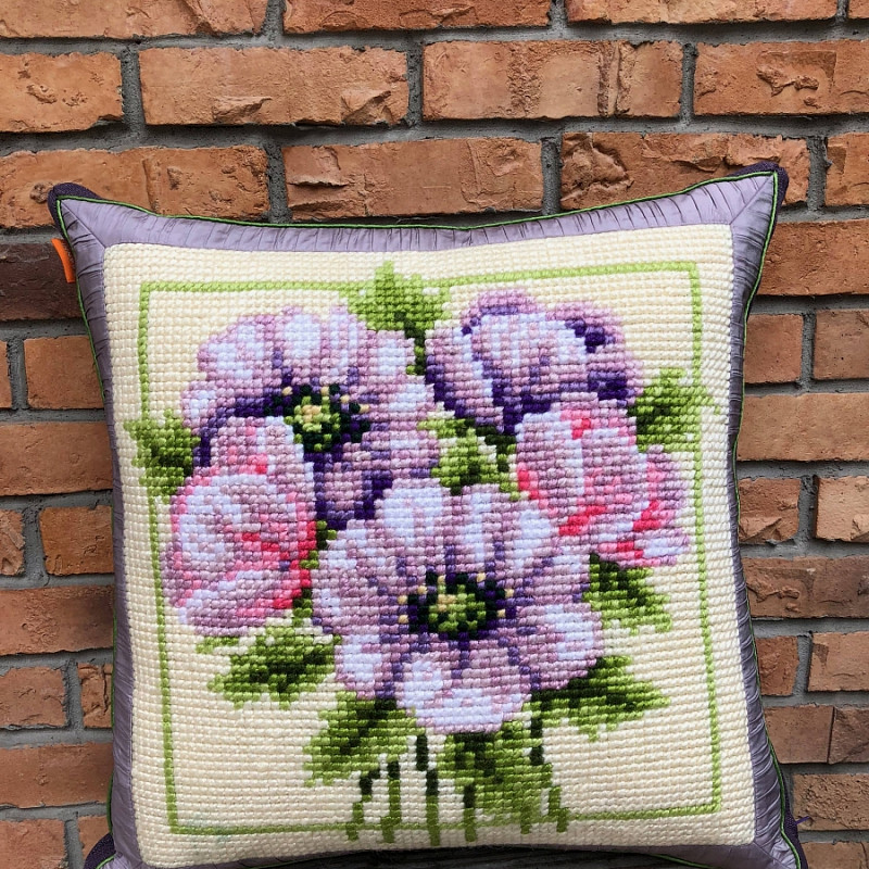 Анемоны в сиреневой дымке