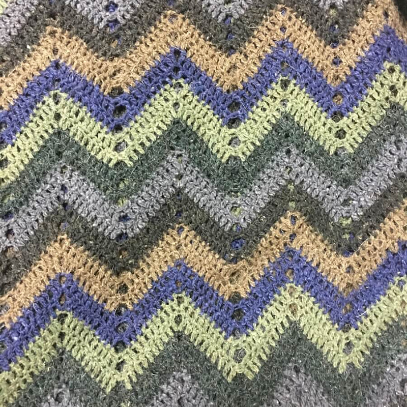 Шерстяной плед ручной вязки Зигзаг