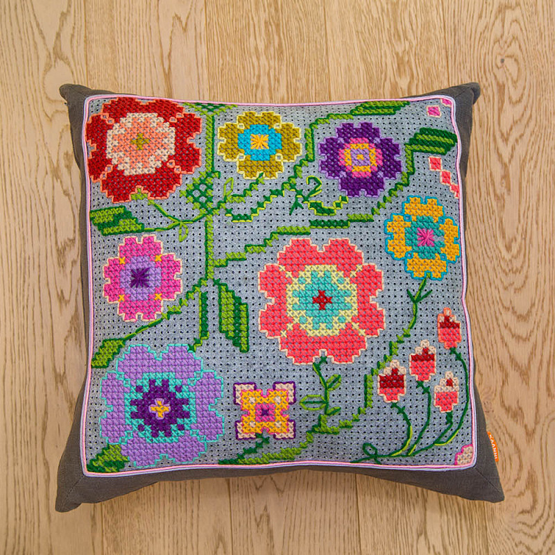 Зачарованые цветы на сером 45-45 см