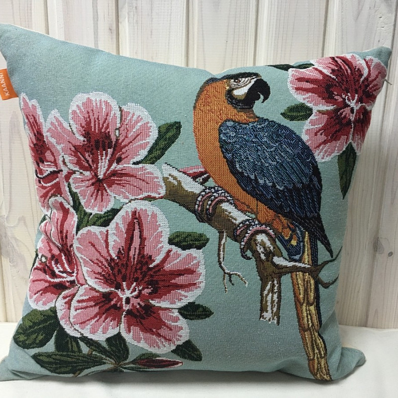 Попугай на голубом фоне