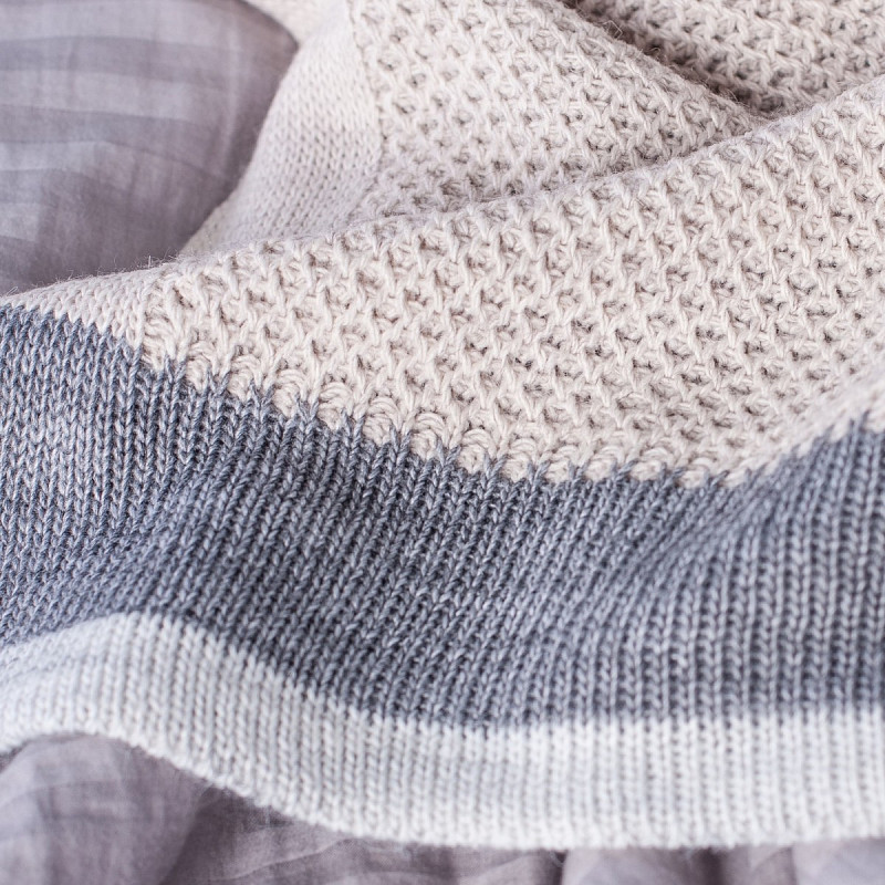 Вязаный плед в "соты" светло-бежевый