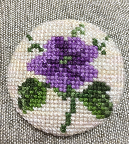 Вишиті брошки