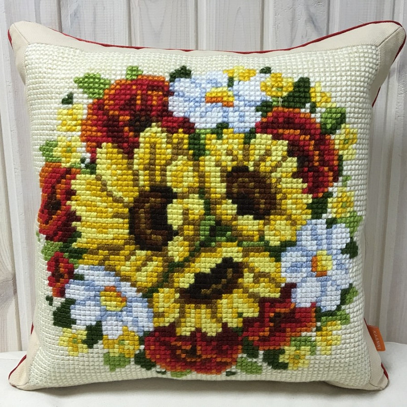 Букет подсолнухов с маками