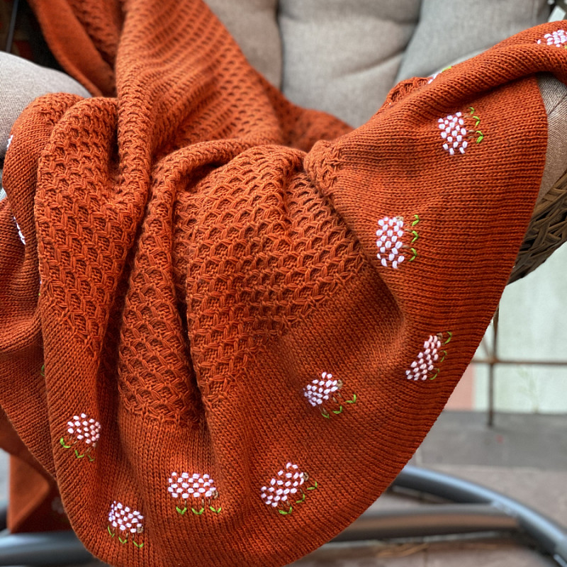 Вышитый вязаный плед терракотовый овечки 190х200 см