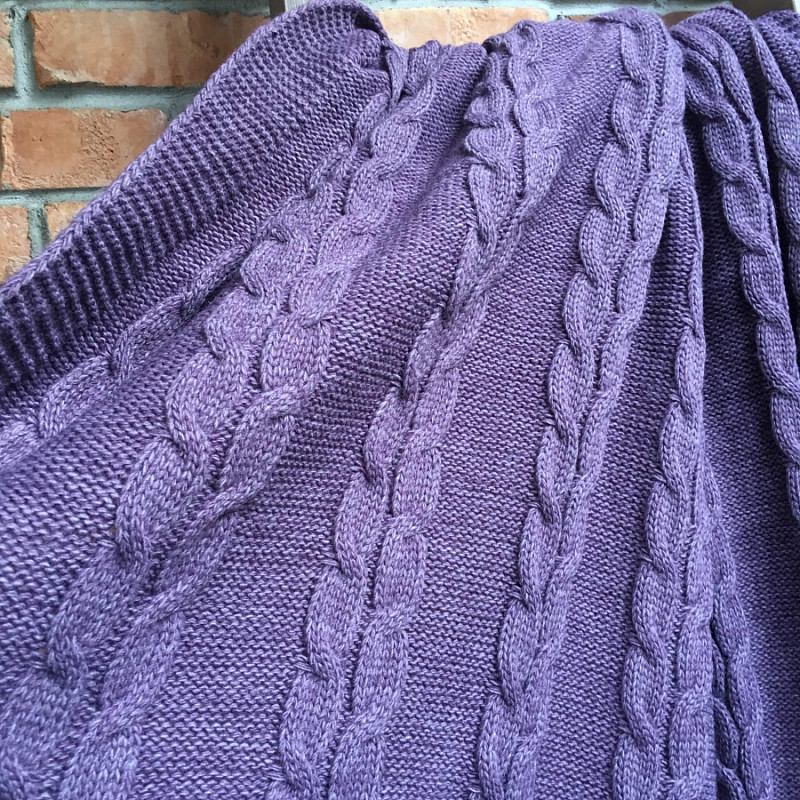 Вязанный плед в косы фиолетовая пудра