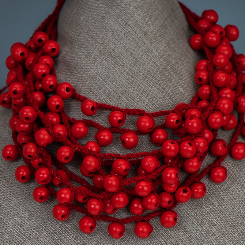 Ягода-рябина бордо