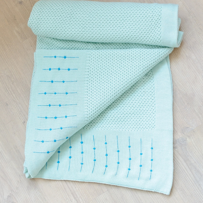 Вязаный плед вышитый вручную морозная бирюза 140х180 см