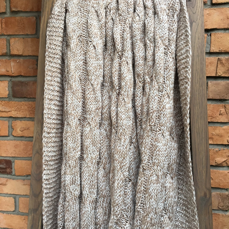 Плед вязаный в широкие косы бежевый меланж