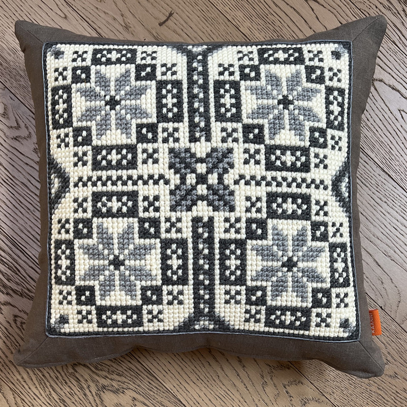 Чотири зірки Богородиці світло сірого кольору