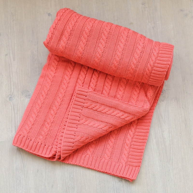 Плед вязаный в косы гладь коралл