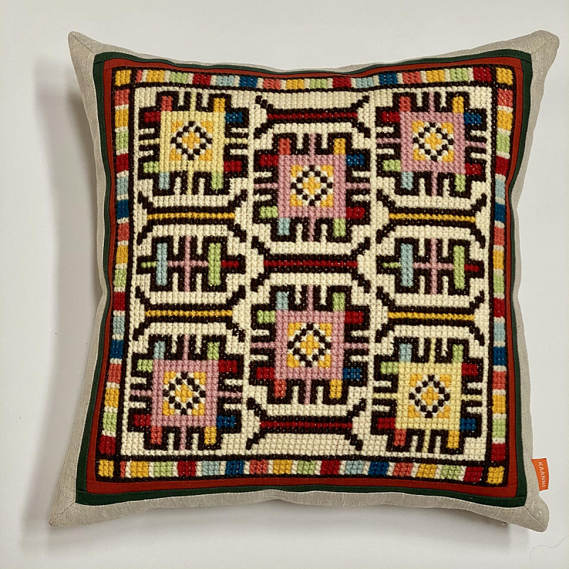 Этно-стиль с паспарту из льняной ткани 50х50 см