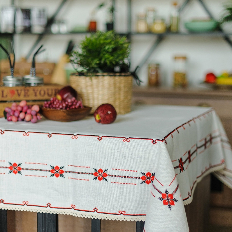 Скатерть льняная с кружевом по краю