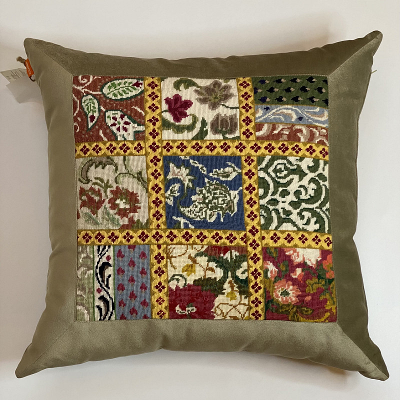 Ансамбль, вышитый гобелен 60х60 см