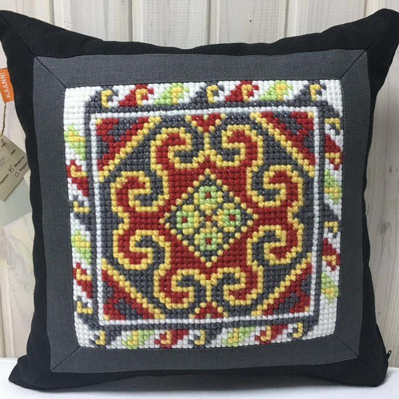 Украинский узор на индийский лад черная 2