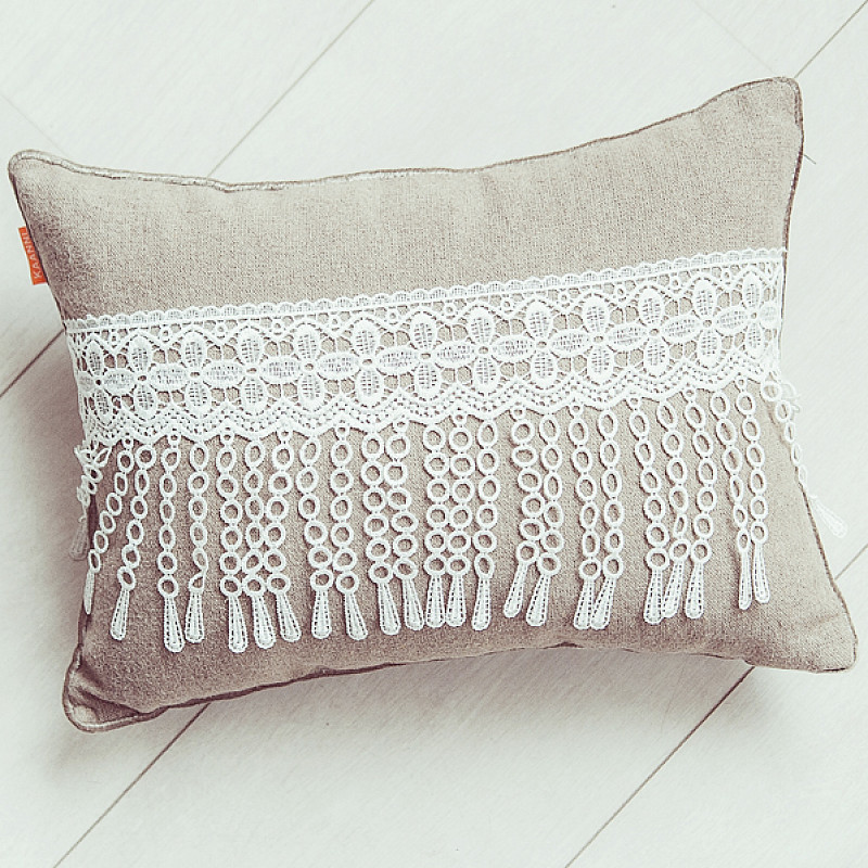 Думочки декоративные с кружевом