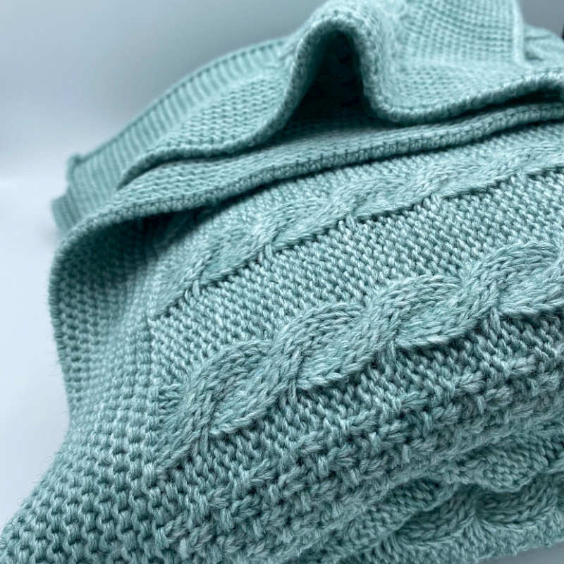 Мягкий вязаный в косы светло травяной плед 170х190 см