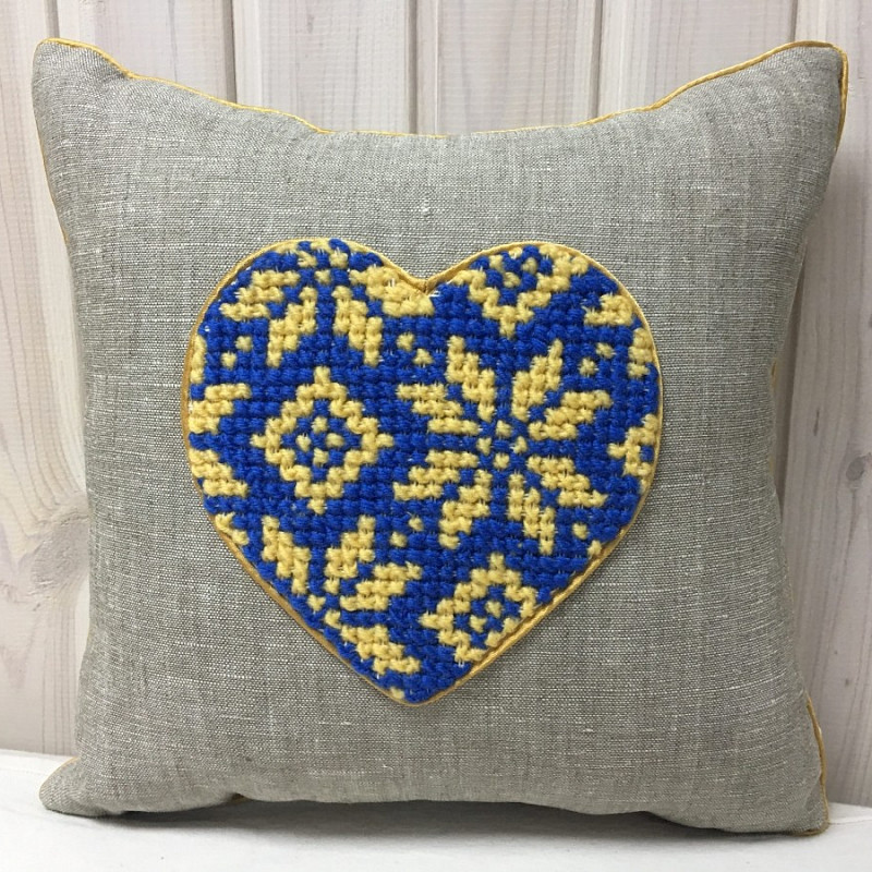 Вышитое сердечко украинское 2