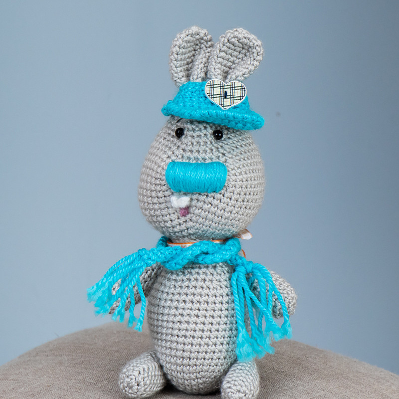 Вязанная мягкая детская игрушка Заяц - хозяин