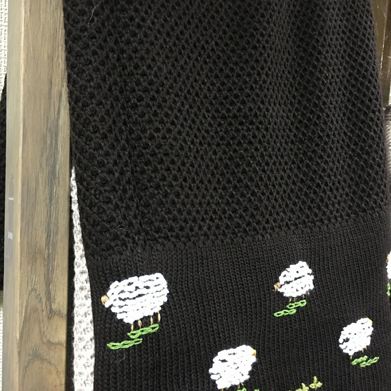 Вязаный плед и вышитый вручную Овечки