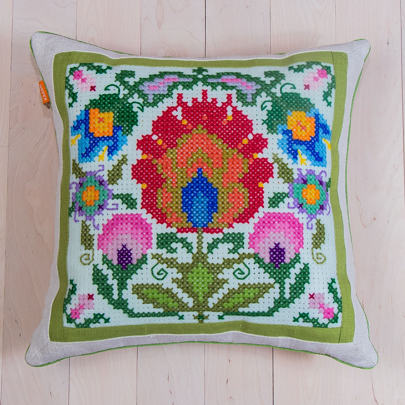 Цветок красный