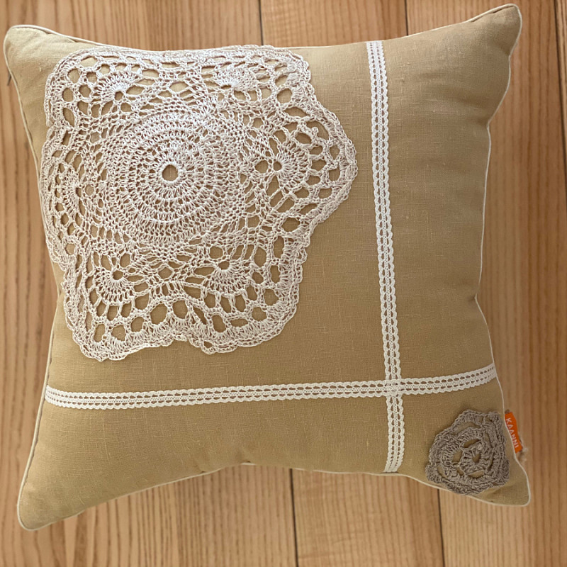 Два кружева бежевый 40х40 см